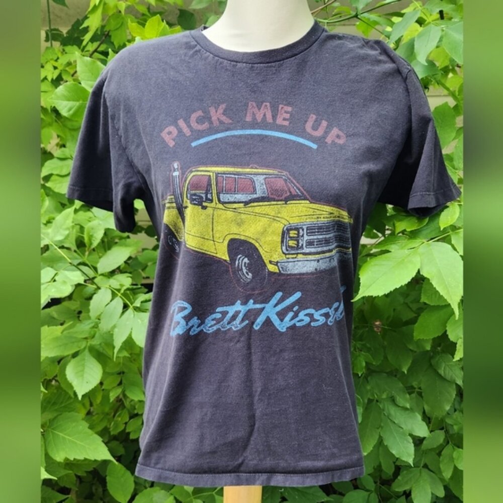 Brett Kissel Older‎ Tee Size Medium 100% Cotton "Pick Me Up" Country Graphic